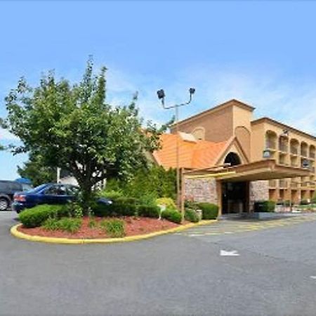 ฮาวเวิร์ด จอห์นสัน บาย วินด์แฮม คลิฟตัน นิวเจอร์ซีย์ Hotel ภายนอก รูปภาพ