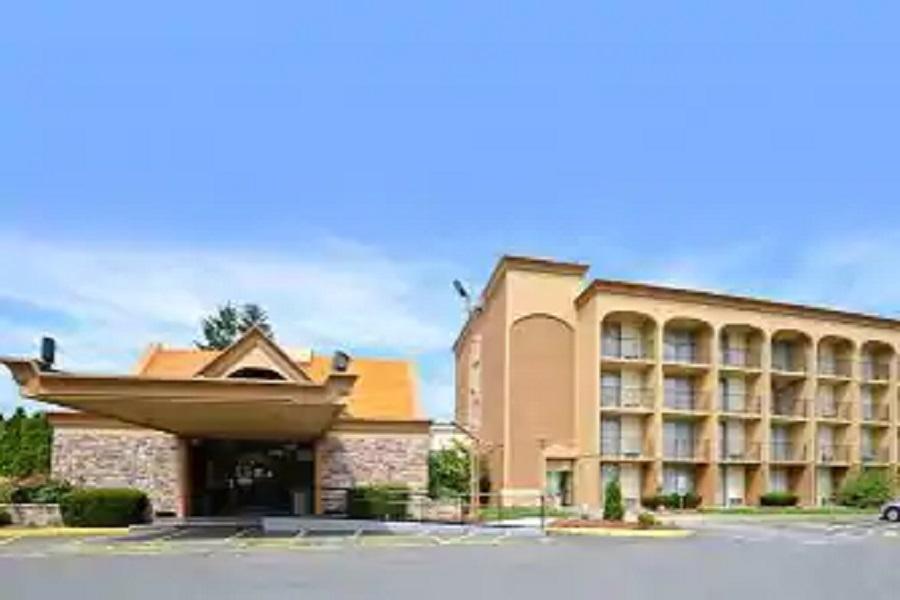 ฮาวเวิร์ด จอห์นสัน บาย วินด์แฮม คลิฟตัน นิวเจอร์ซีย์ Hotel ภายนอก รูปภาพ