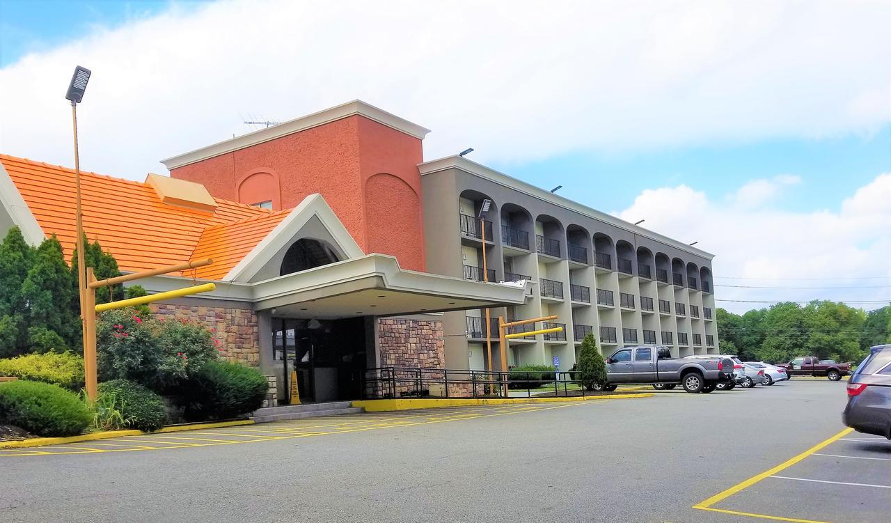 ฮาวเวิร์ด จอห์นสัน บาย วินด์แฮม คลิฟตัน นิวเจอร์ซีย์ Hotel ภายนอก รูปภาพ