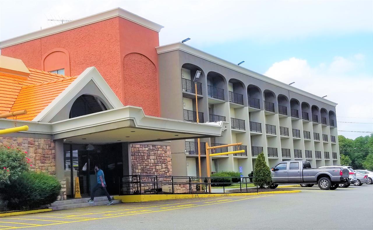 ฮาวเวิร์ด จอห์นสัน บาย วินด์แฮม คลิฟตัน นิวเจอร์ซีย์ Hotel ภายนอก รูปภาพ